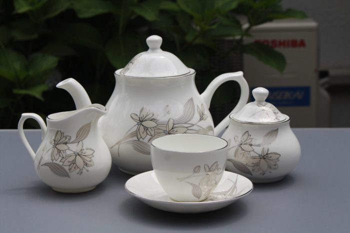 Peruvian Lilly – Tea Set